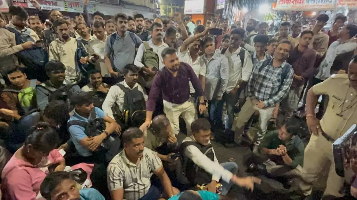 Protest in Dombivli: डोंबिवलीत रिक्षा चालकांच्या भाडे नाकारण्यावर प्रवाशांचे आंदोलन