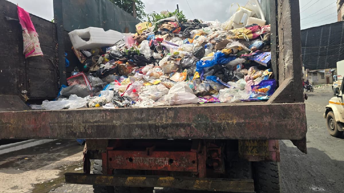 Waste Transportation Issues: वसई विरारमध्ये कचऱ्याची वाहतूक नियमांचे उल्लंघन