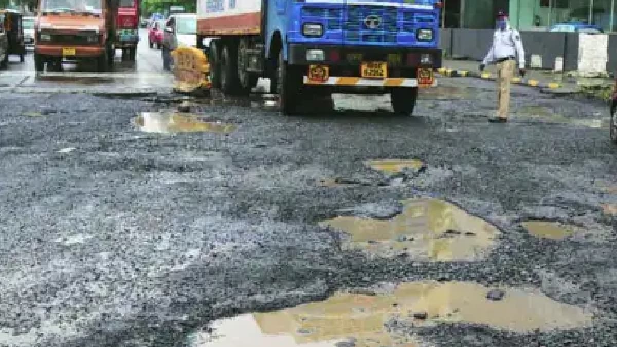 Deadline for Filling Potholes:चाकण औद्योगिक क्षेत्रातील खड्डे बुजविण्यासाठी २५ ऑगस्टपर्यंतची मुदत