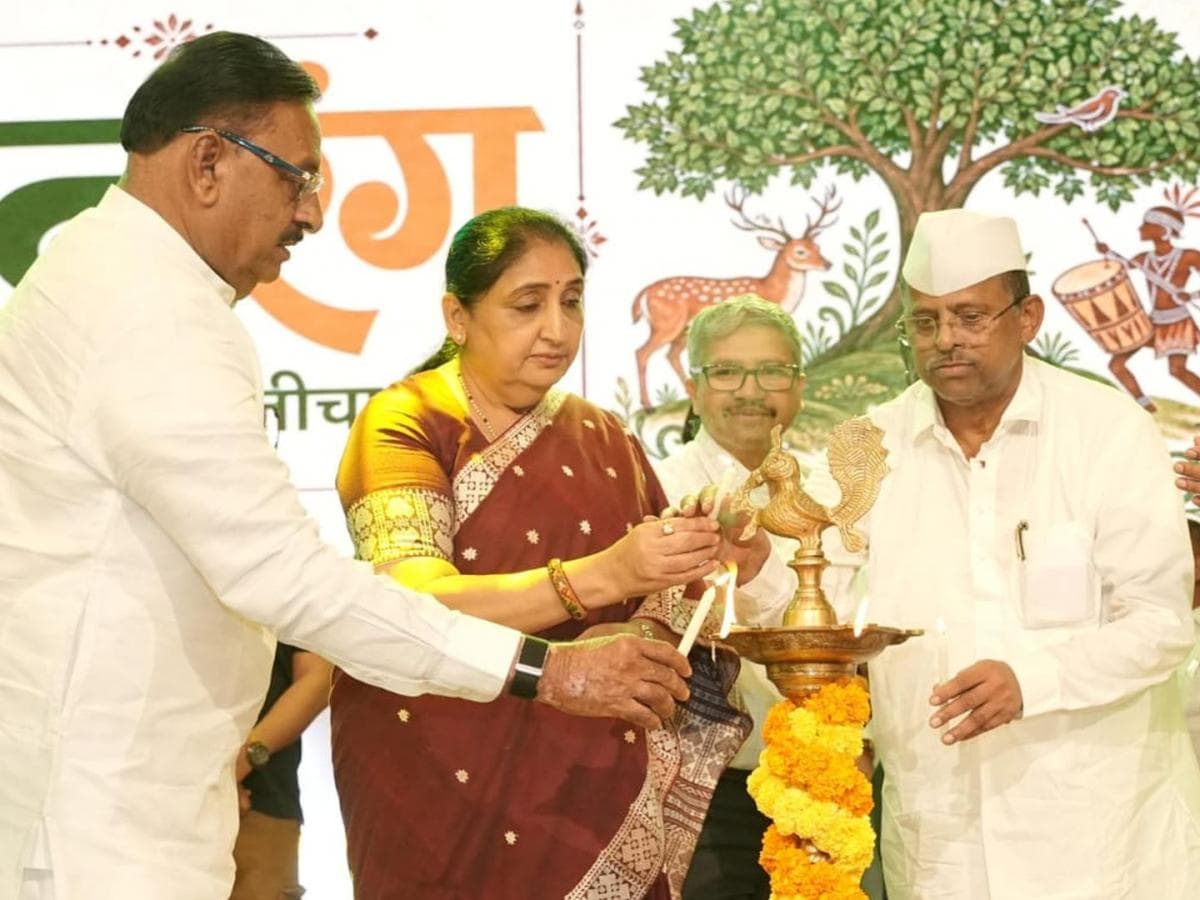 Cultural Festival in Mumbai:दक्षिण मुंबईत घुमला आदिवासी संस्कृतीचा नाद, उपमुख्यमंत्री सुनेत्रा पवार यांच्या हस्ते 'वनरंग २०२६'चे भव्य उद्घाटन