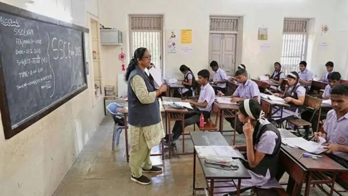 Special Intensive Revision:विद्यार्थ्यांचे अर्धे सत्र वाया; ‘एसआयआर’च्या कामामुळे शालेय कामकाजावर परिणाम