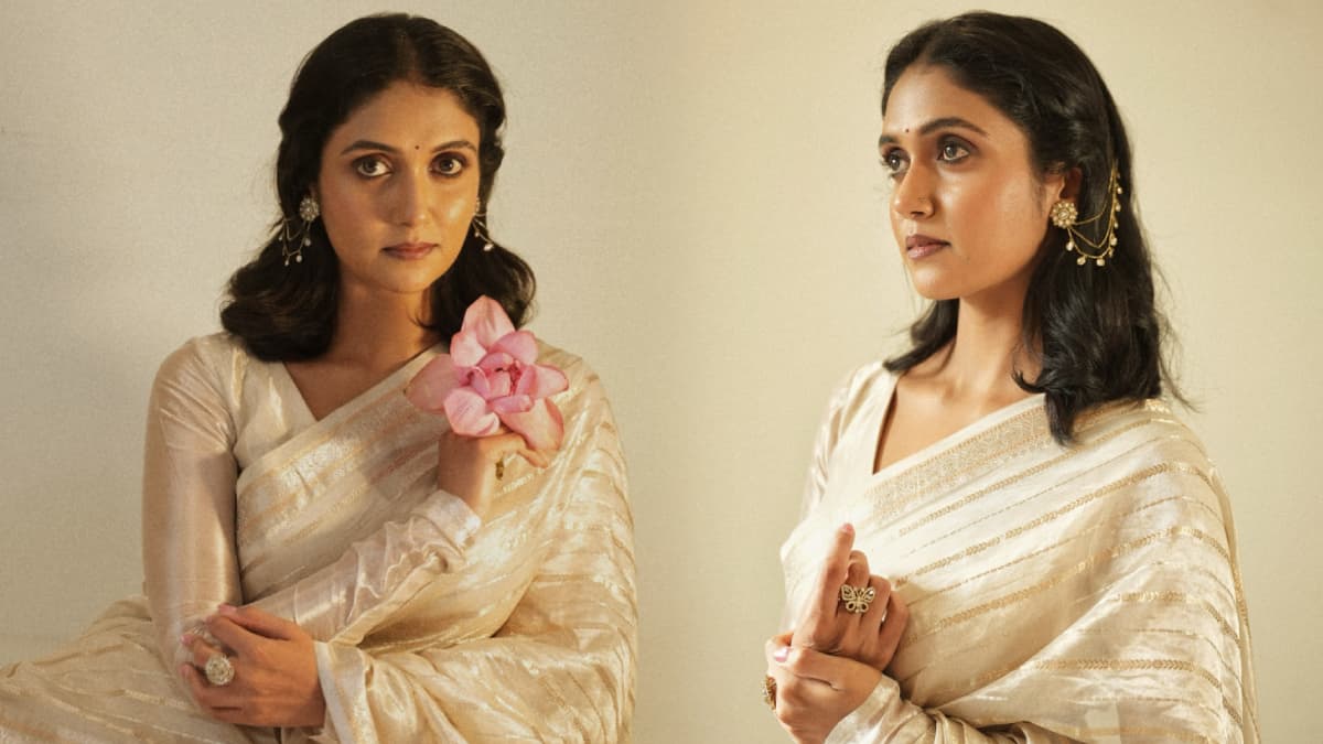 Rinku Rajguru's New Photos: पांढरी सिल्क साडी, हातात कमळ; रिंकू राजगुरूच्या नव्या फोटोंनी वेधले लक्ष
