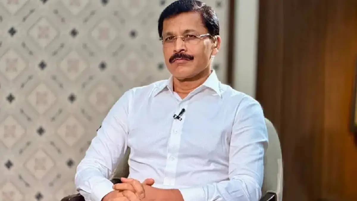 Action Against Officials: तुकाराम मुंढे यांच्यावर कारवाईची मागणी