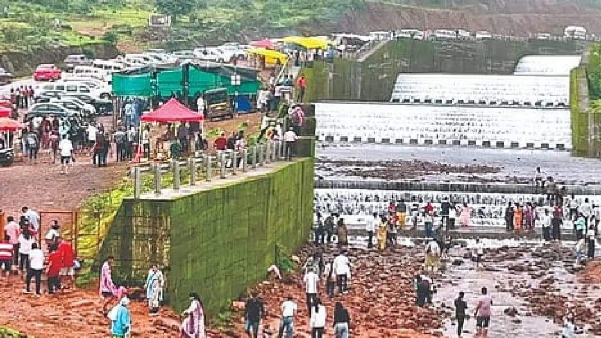 Crowd at Kas Dam: कासवर भुशी डॅमचा ‘फील’ घेण्यासाठी तुफान गर्दी; वाहतूक कोंडीने स्थानिक त्रस्त