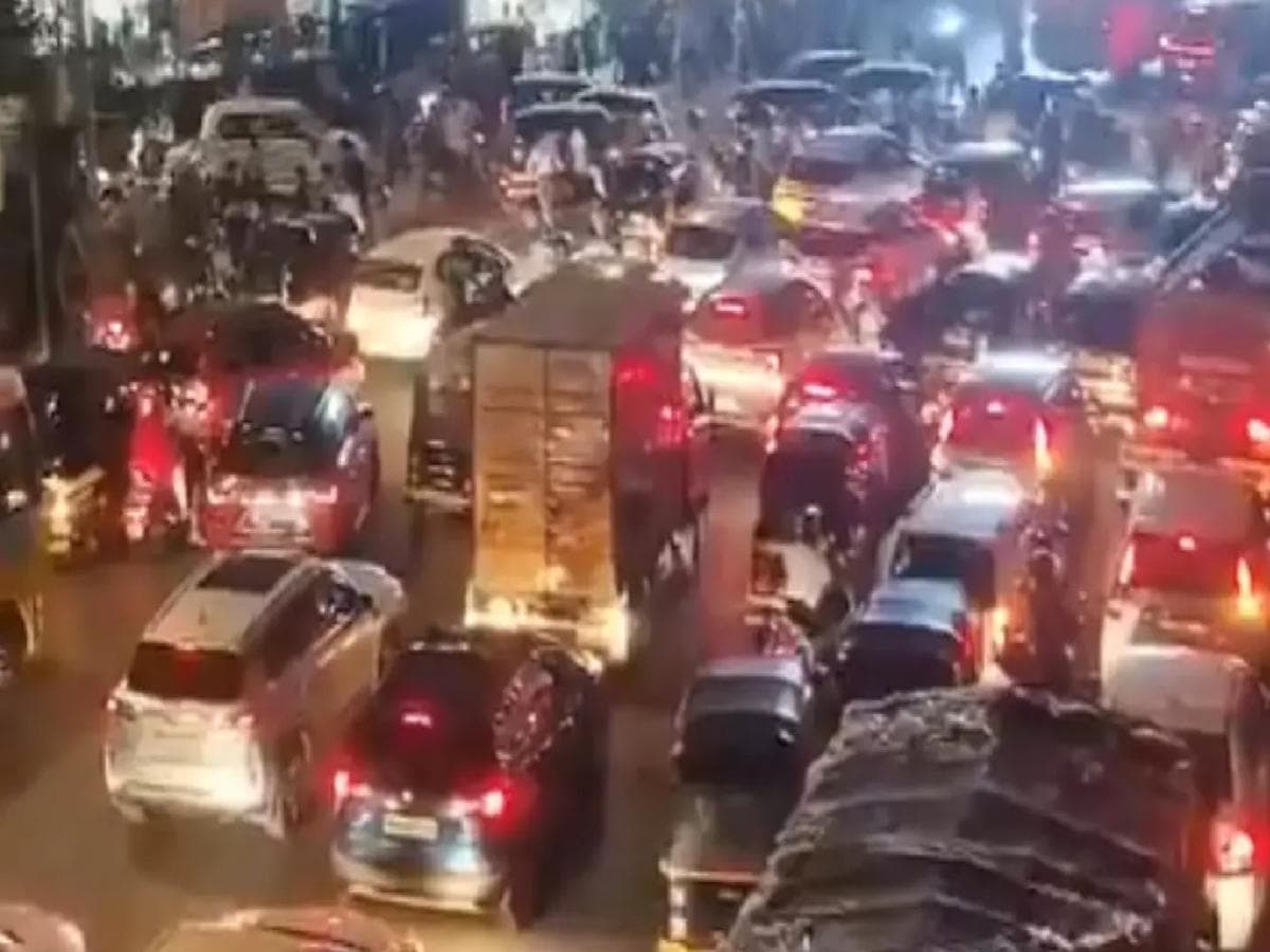 Traffic Jam on Vikroli-Bhandup Road:विक्रोळी-भांडुप मार्गावर दररोजच कोंडी