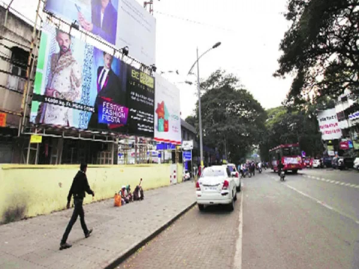 The Rush to Write Names on Flex:फ्लेक्सवर नाव कोरण्याची उठवळ घाई