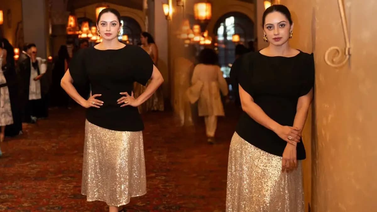 Photos: अमेरिकेतील ‘नाफा’ महोत्सवात श्रुती मराठेचा सिल्व्हर सिक्विन स्कर्टमधील डिसेंट लूक चर्चेत